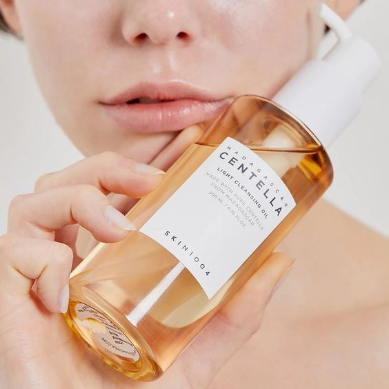 Madagascar Centella Light Cleansing Oil 200ml: