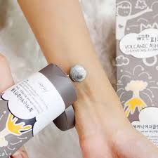 VOLCANIC ASH CLEANSING FOAM